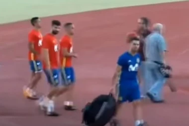 (VIDEO) NAVIJAČI BRUTALNO IZVREĐALI PIKEA: Đubre jedno! Španija nije tvoja država!