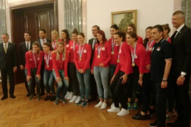 Vučić zahvalan odbojkašicama: OBEĆANI BOLJI USLOVI ZA OI