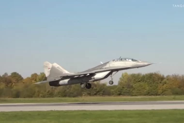 RUSI DOČEKALI SRPSKE PILOTE KO ROĐENU BRAĆU