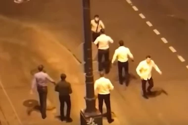 (VIDEO) MMA borac brutalno pretučen na ulici