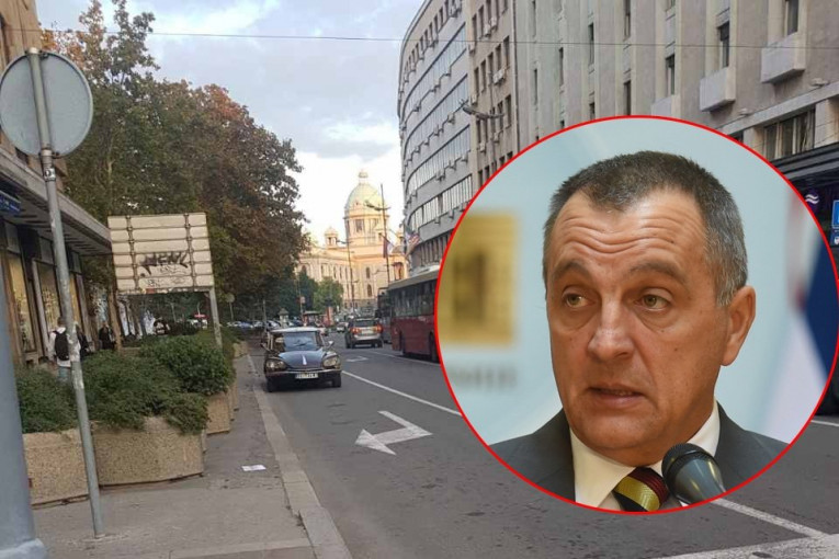 (FOTO) BAHATO! Živković parkirao auto nasred ulice u centru BG