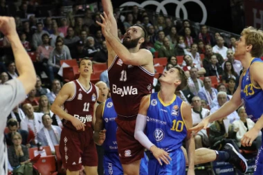 SRBI BRILJIRAJU U BUNDESLIGI: Saletov Bajern slavio sa +58, dabl-dabl Mitrovića u pobedi Bamberga