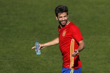 PIKE TVRDI: Ostajem u reprezentaciji Španije!