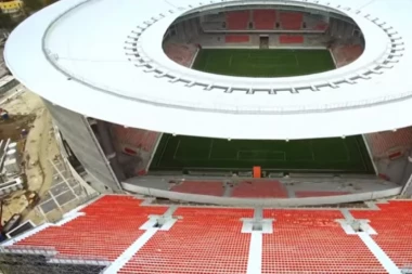 (VIDEO) Na šta ovo liči: PUTIN PRIPRETIO, PA SU RUSI BRŽE-BOLJE "SKLEPALI" STADION