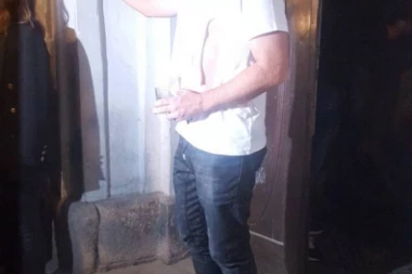 (FOTO) ŽELJKO SLAVI ROĐENJE BLIZNAKINJA: Srnu i Anu razlikujemo samo po težini