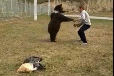 (VIDEO) Ne pokušavajte ovo kod kuće!