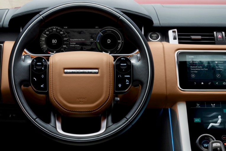 Enterijer je identičan postojećem rendž roveru sport