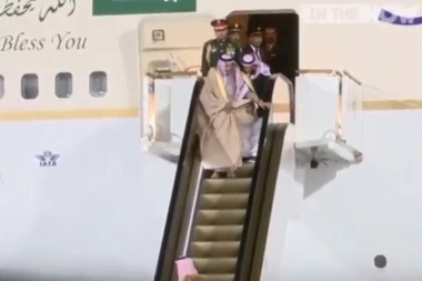 (VIDEO) SAUDIJSKI KRALJ ovo nije očekivao ODMAH PO SLETANJU U MOSKVU!