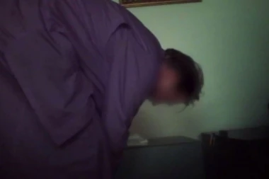 (VIDEO) GREŠNIK! POP KRAO PRILOGE ZA BOLESNE I SIROMAŠNE