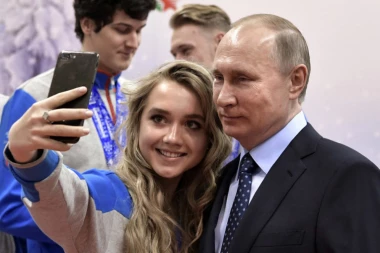 STROGI PUTIN: VOJNICIMA ZABRANIO SELFIJE!