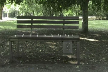 (VIDEO) STRAŠNO: Ovako će se naplaćivati i sedenje na klupama!