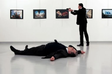 MRTAV RUSKI AMBASADOR u novom serijalu TELLTALE BETMENA