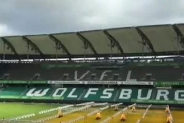 (VIDEO) STADION SE LJULJA PRED OLUJOM: "Folksvagen arena" jedva izdržala nalete vetra