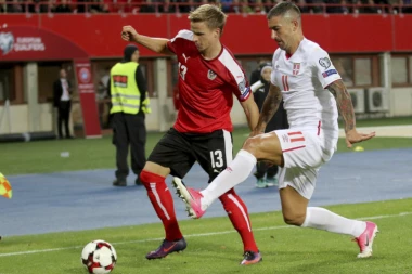 (VIDEO) ZANIMLJIVO: Tošić i Gudelj se rastrčavaju posle poraza u Beču!