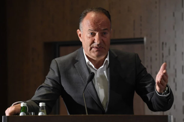 DECA SE NEĆE VRAĆATI U UČIONICE: Šarčević otkrio kako će se završiti školska godina i šta će biti sa maturom