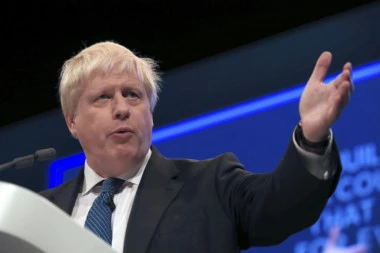 PREMIJER NA UDARU: Britanski parlament istražuje luksuzan odmor Borisa Džonsona
