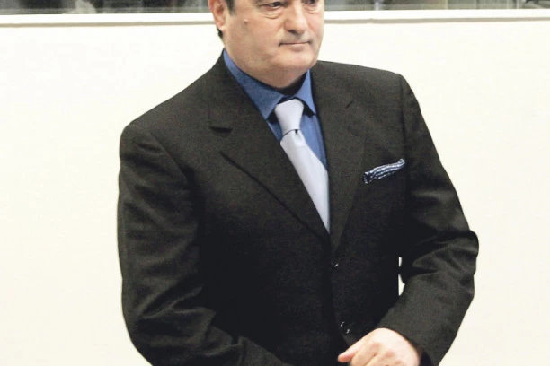 RUŠENJE HELIKOPTERA JE JEDINA MOGUĆNOST: Pavković otkrio šokantne detalje IZRUČENJA Miloševića u Hag!