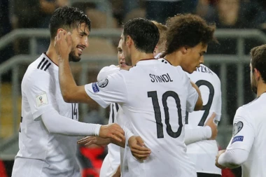 (VIDEO) 10 MEČEVA 10 POBEDA: Nemačka deklasirala Azerbejdžan za kraj kvalifikacija