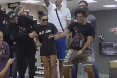 (SNIMAK) UČESNICA ZADRUGE NUDI "BELO" IZ KOLUMBIJE ZA 90€ PO GRAMU!