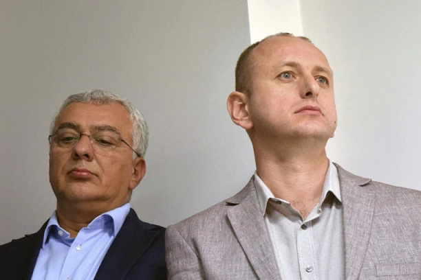 (VIDEO) Knežević objavio video na kom se vidi ko je oskrnavio bilbord sa likovima Amfilohija i Irineja!