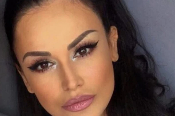 (FOTO) AUUU, KAKVA PROMENA: Indi promenila lični opis i izgleda 30 godina starije!