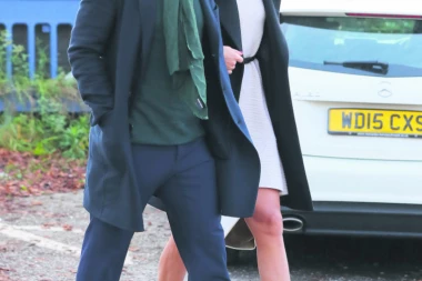 (FOTO) Ana, mačketino: OVA HALJINA BOJE VINA STOJI JOJ KAO SALIVENA!