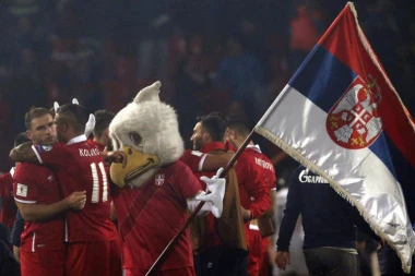 (VIDEO) LUDNICA NA MARAKANI: Evo kako su "orlovi" slavili u svlačionici