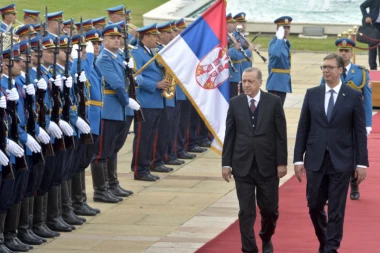 VUČIĆ DOČEKAO ERDOGANA PRED PALATOM SRBIJE