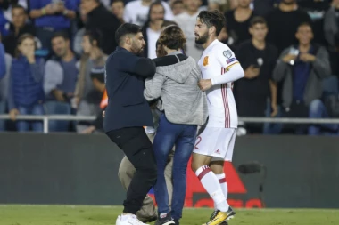 (VIDEO) SKANDAL U JERUSALIMU: Huligan nožem napao zvezdu Reala?