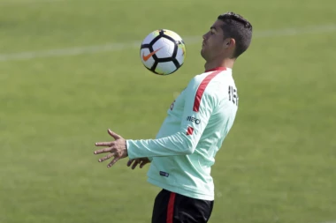 Ruši rekorde kao "dobar dan": RONALDO POSTAVLJA STANDARDE FUDBALA!