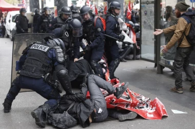 OPASNO U PARIZU: Veliki protest protiv Makronovih reformi!