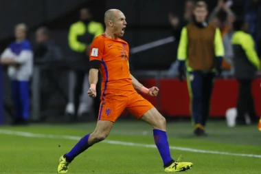 Da se obezbedi pred penziju: ROBEN SE NA LETO SELI U KATAR?