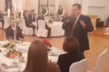 (VIDEO) DAČIĆ PEVAO ERDOGANU NA TURSKOM