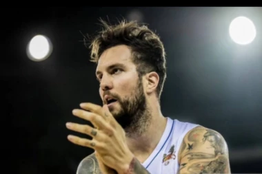 Raduljica se potpisao na mural posvećen njemu