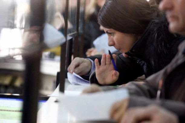 U SRBIJI CVETA NOVI BIZNIS! Ništa se posebno ne radi, ali je zato dnevnica 5.000 dinara!