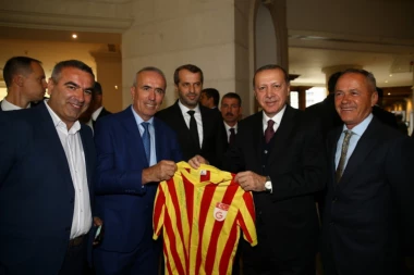 (VIDEO) ERDOGAN: Kuda, Simoviću?!