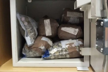 UHAPŠENI BOSANKA I HRVAT: Opljačkali u Minhenu JAVNI WC