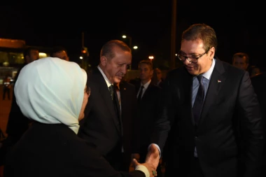 ZA SREĆAN PUT: Vučić ispratio Erdogana