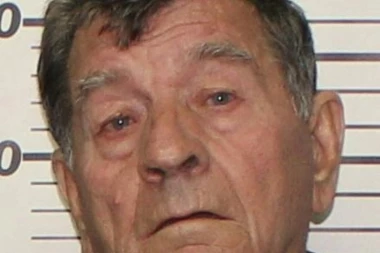 AKO PREPOZNAJETE OVOG MUŠKARCA, ODMAH POZOVITE POLICIJU!