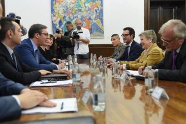 VUČIĆ PORUČIO NATO: Srbija ostaje vojno neutralna zemlja