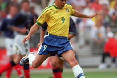 (VIDEO) ZATO JE LEGENDA: Ronaldova bravura od pre 21 godinu