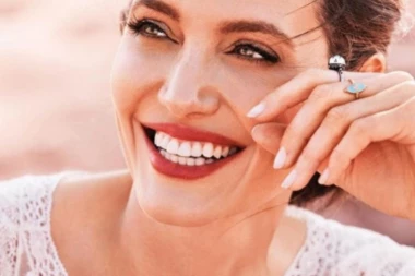 ANĐELINA IPAK NAŠLA DRUGOG: Uskoro staje na ludi kamen?!