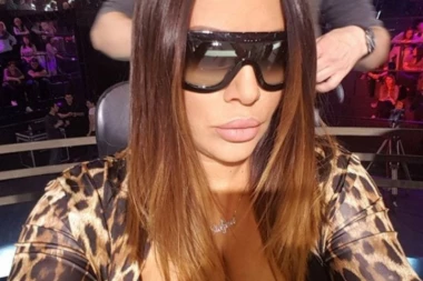 ANA NIKOLIĆ ZVECKA ORUŽJEM