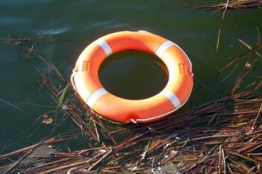 Udavio se srednjoškolac na Zlatarskom jezeru: Ronioci tragaju za telom!