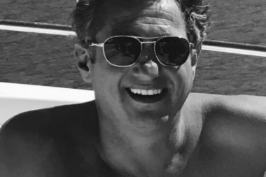 Poznatom BIZNISMENU PRETE SNIMKOM SEKSA nastalim dok je bio SA VESNOM ZMIJANAC!