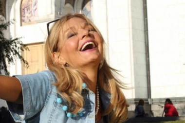 POZNATI PITANJIMA REŠETALI RENOMIRANU SPISATELJICU: Gde su pare, tu su mafija i politika