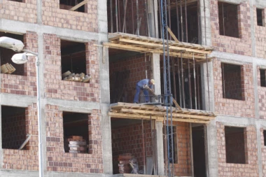 Gradi na divlje i preti pištoljem! Da li je ovo najbahatiji investitor u Srbiji?