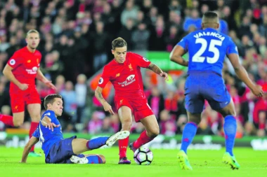 Gotova je pauza, klubovi se vraćaju na terene: ATOMSKI FUDBAL OD LIVERPULA DO MILANA!