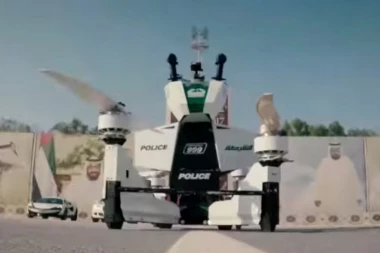Policija u Dubaiju isprobava novu opremu - LETEĆE MOTORE