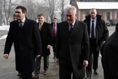 Tomin sin častio zaposlene cipelama OD DEVET MILIONA DINARA!